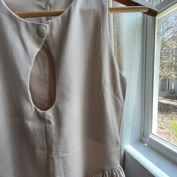 Elegant Cream Midi Dress - Picture 4 of 7